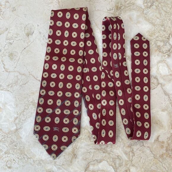 Authentic Burberrys of London 100% Silk Tie - Picture 2 of 8